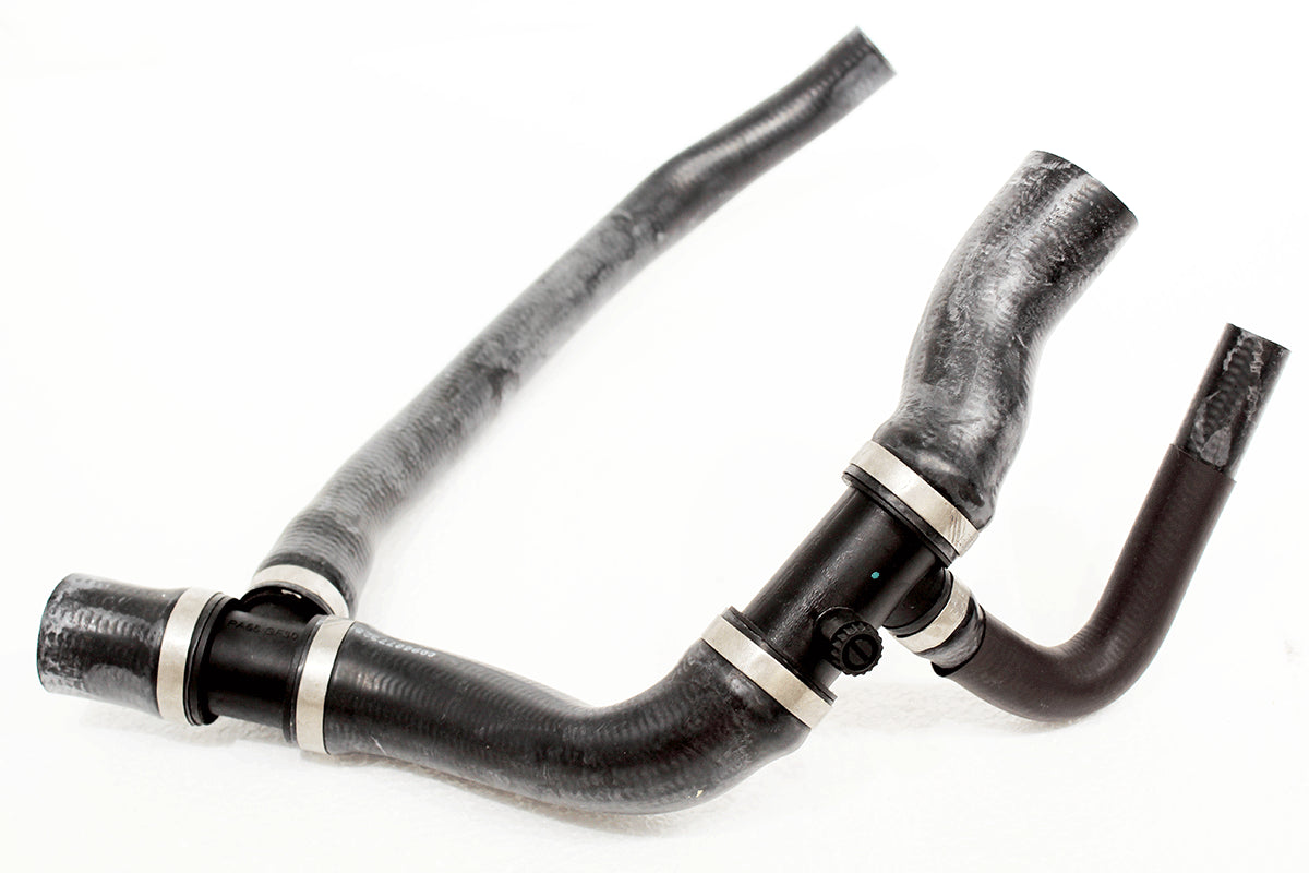 PEH101080 LAND ROVER - HOSE - RADIATOR TOP - TD5 - Suitable for Discovery 2