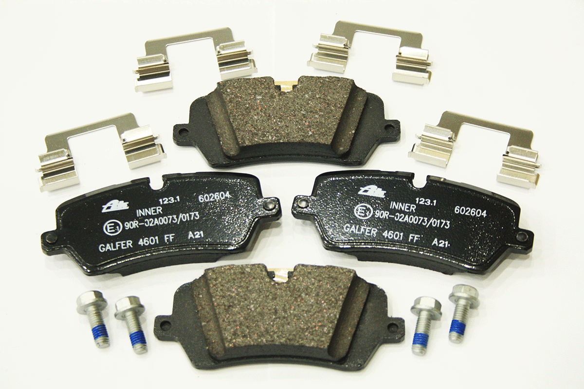 LR162041A BRAKE PAD SET