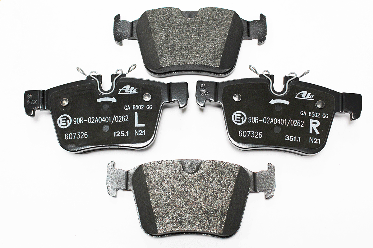 LR160436A LAND ROVER - BRAKE PADS SET