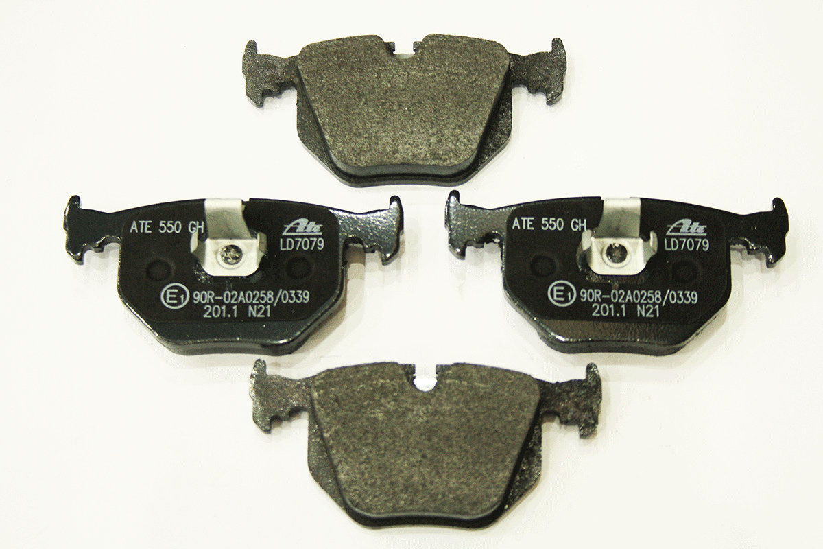 SFP500210C LAND ROVER - BRAKE PAD SET (CERAMIC)