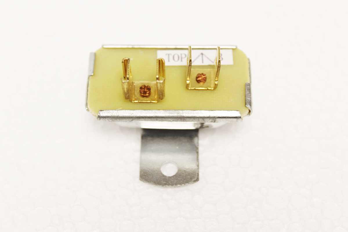148876J-R LAND ROVER - VOLTAGE STABILISER